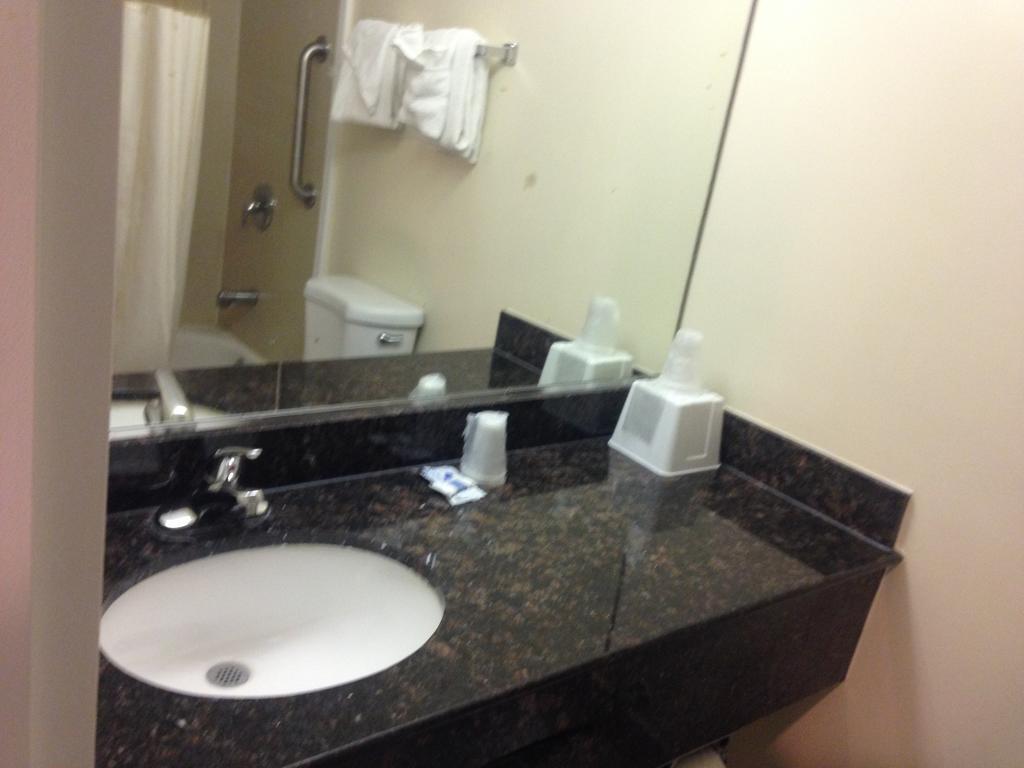 Red Carpet Inn - New Brunswick Bagian luar foto