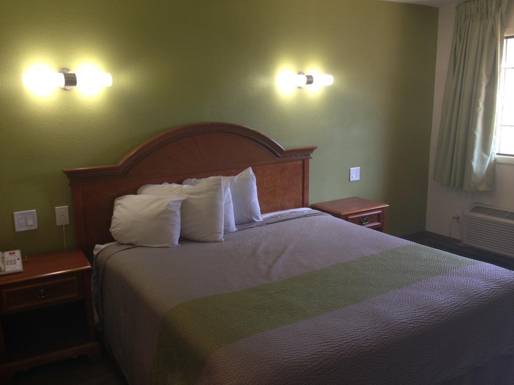 Red Carpet Inn - New Brunswick Bagian luar foto