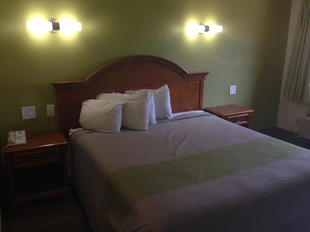 Red Carpet Inn - New Brunswick Bagian luar foto