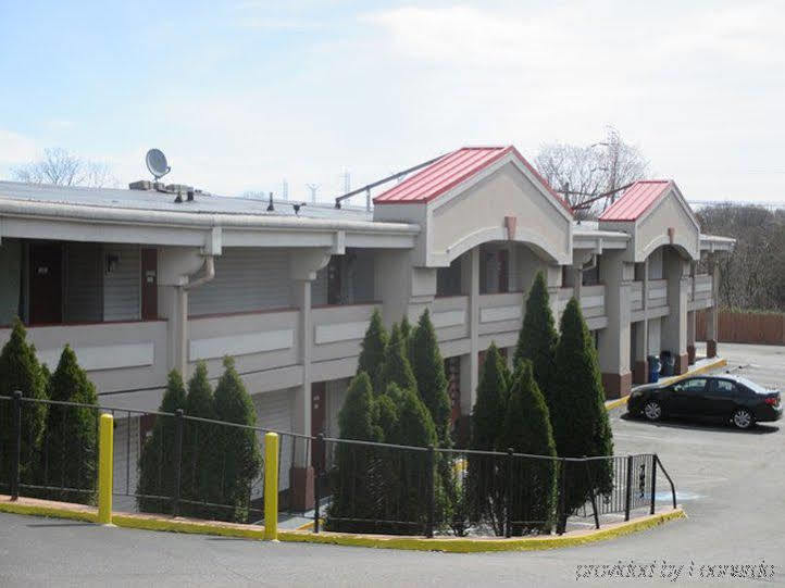 Red Carpet Inn - New Brunswick Bagian luar foto